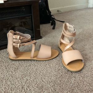 AEO strappy mauve sandals size 8